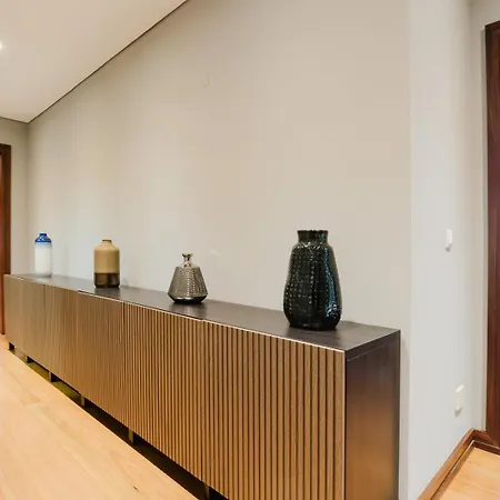 Hostwise - Elegant Riverfront Flat | Pool & Sports Daire Valbom (Gondomar)
