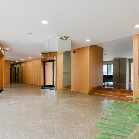 Daire Hostwise - Elegant Riverfront Flat | Pool & Sports Valbom (Gondomar)