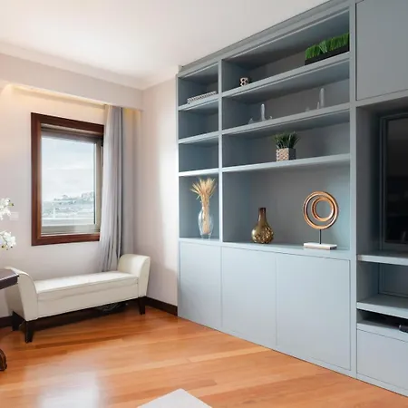 Elegant Riverfront Flat | Pool & Sports By Host Wise Valbom (Gondomar)