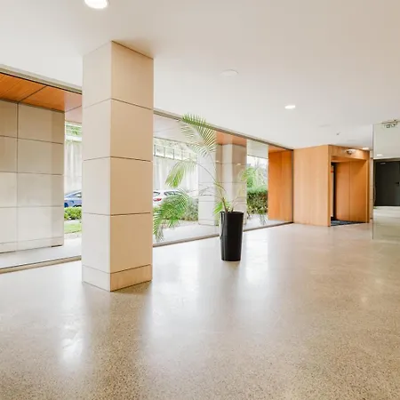 Hostwise - Elegant Riverfront Flat | Pool & Sports
