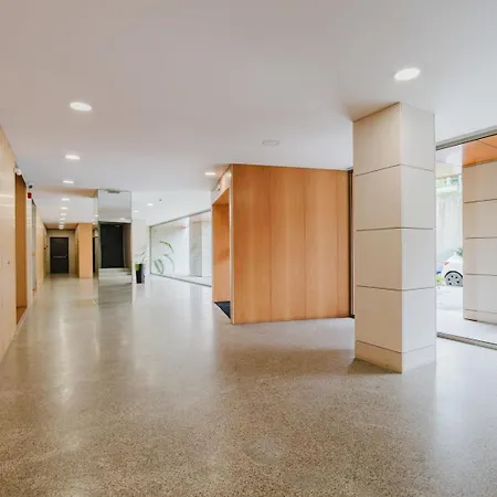 Hostwise - Elegant Riverfront Flat | Pool & Sports Daire Valbom (Gondomar)