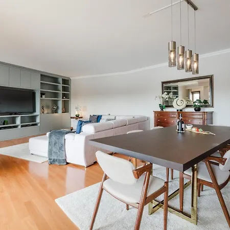 Hostwise - Elegant Riverfront Flat | Pool & Sports