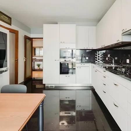 Daire Hostwise - Elegant Riverfront Flat | Pool & Sports