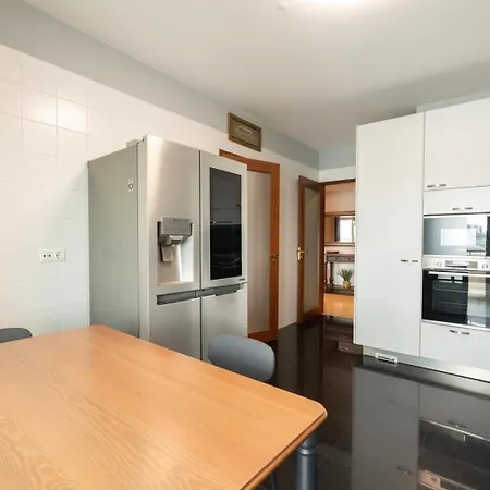 Hostwise - Elegant Riverfront Flat | Pool & Sports Valbom (Gondomar)