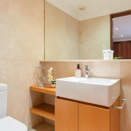 Hostwise - Elegant Riverfront Flat | Pool & Sports Daire