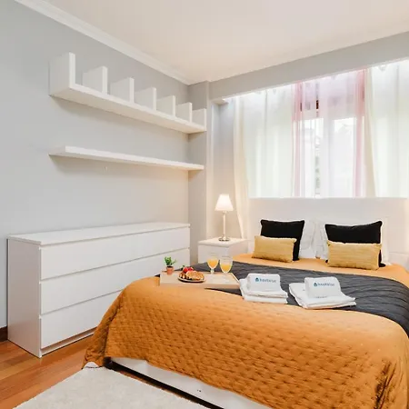 Hostwise - Elegant Riverfront Flat | Pool & Sports Daire *