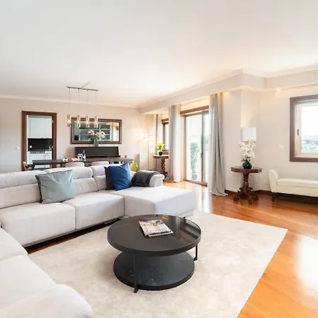 Hostwise - Elegant Riverfront Flat | Pool & Sports Daire Valbom (Gondomar)