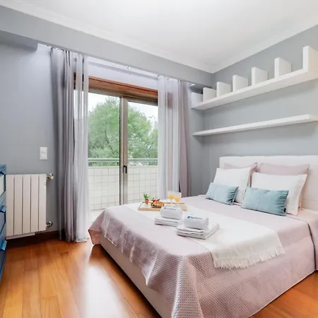 Hostwise - Elegant Riverfront Flat | Pool & Sports Daire Valbom (Gondomar)
