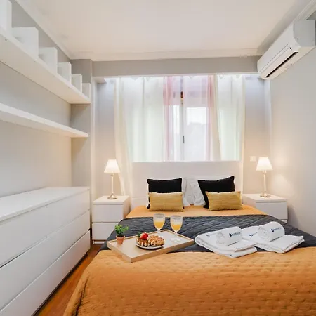 Hostwise - Elegant Riverfront Flat | Pool & Sports * Valbom (Gondomar)
