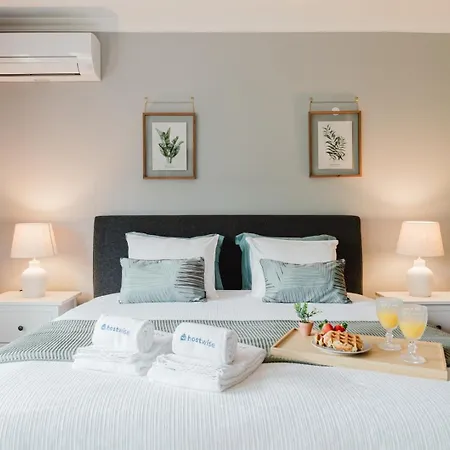 Hostwise - Elegant Riverfront Flat | Pool & Sports Daire Valbom (Gondomar)