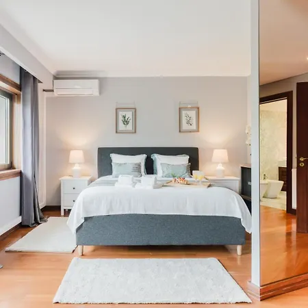 Daire Hostwise - Elegant Riverfront Flat | Pool & Sports Valbom (Gondomar)
