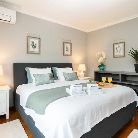 Hostwise - Elegant Riverfront Flat | Pool & Sports Valbom (Gondomar)