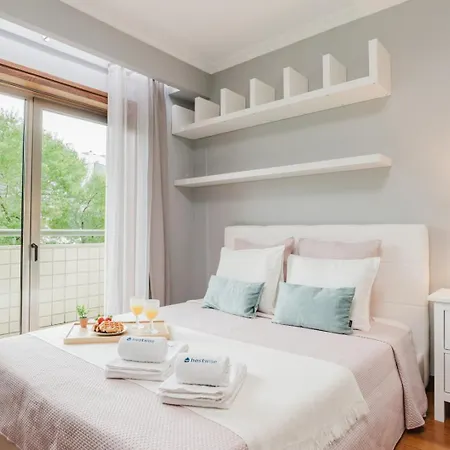 Hostwise - Elegant Riverfront Flat | Pool & Sports Daire