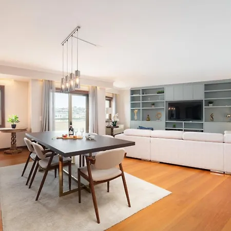 Hostwise - Elegant Riverfront Flat | Pool & Sports Daire *