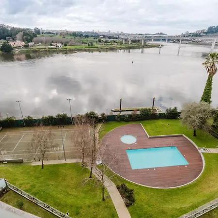 Hostwise - Elegant Riverfront Flat | Pool & Sports Valbom (Gondomar)