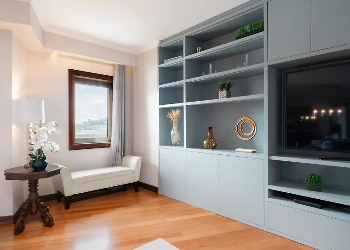 Elegant Riverfront Flat | Pool & Sports By Host Wise Valbom (Gondomar)