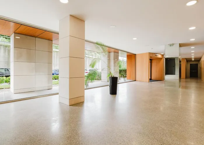 Elegant Riverfront Flat | Pool & Sports By Host Wise