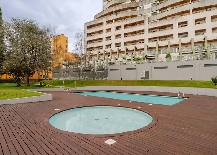 Elegant Riverfront Flat | Pool & Sports By Host Wise