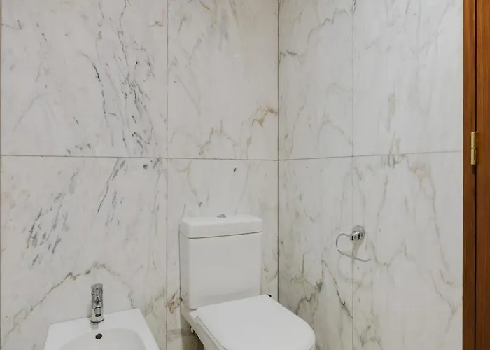 아파트 Elegant Riverfront Flat | Pool & Sports By Host Wise