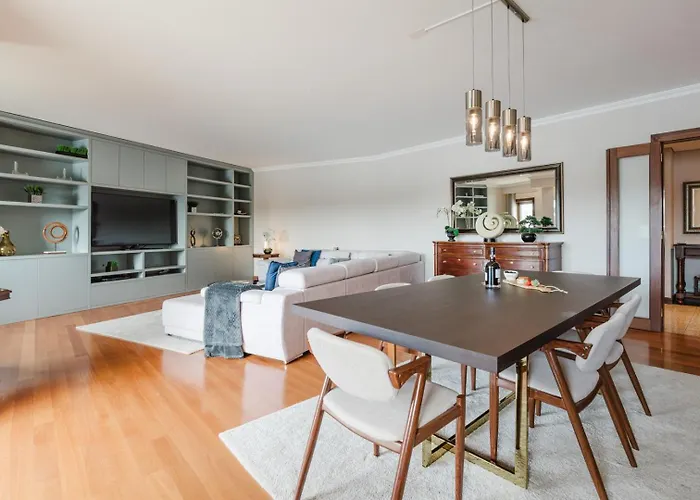 Elegant Riverfront Flat | Pool & Sports By Host Wise