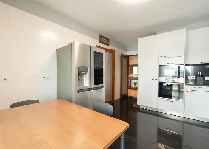 Elegant Riverfront Flat | Pool & Sports By Host Wise Valbom (Gondomar)