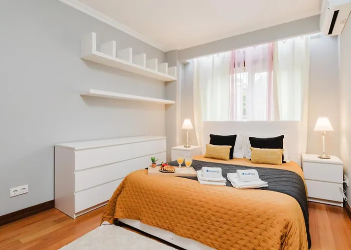 Elegant Riverfront Flat | Pool & Sports By Host Wise Lejlighed *