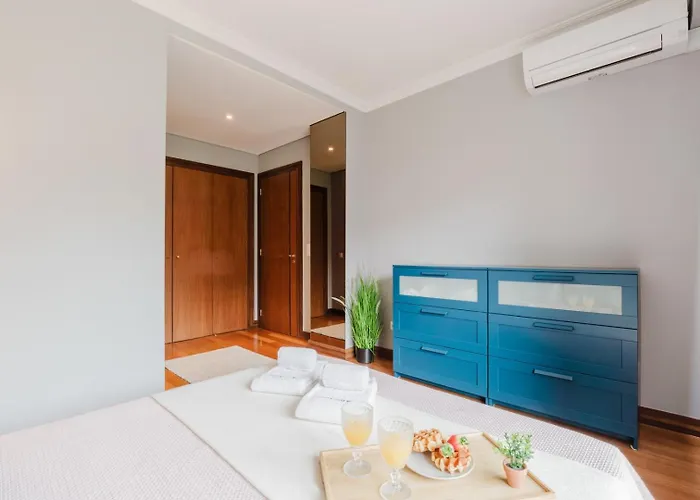 Elegant Riverfront Flat | Pool & Sports By Host Wise Valbom (Gondomar)