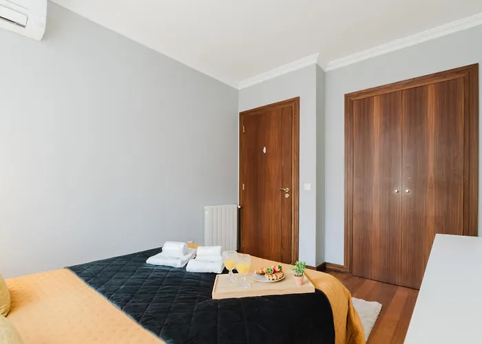 Elegant Riverfront Flat | Pool & Sports By Host Wise