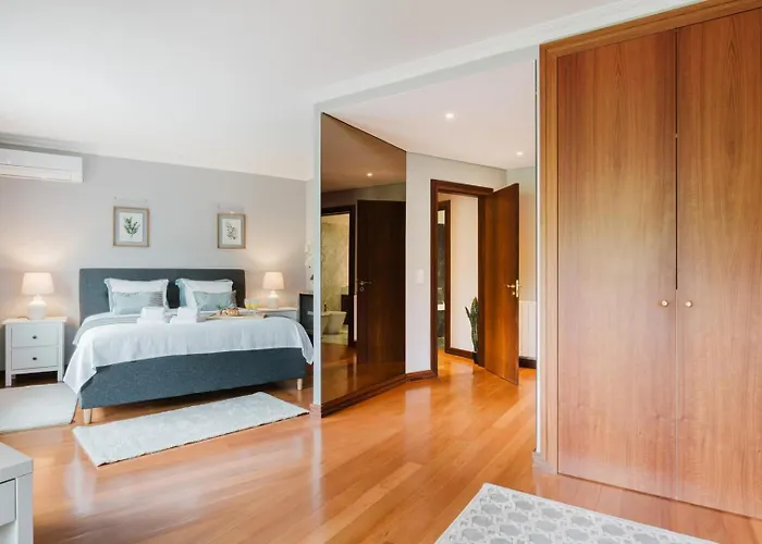 아파트 Elegant Riverfront Flat | Pool & Sports By Host Wise *