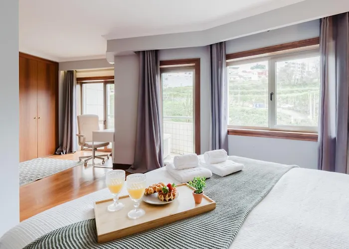 아파트 Elegant Riverfront Flat | Pool & Sports By Host Wise