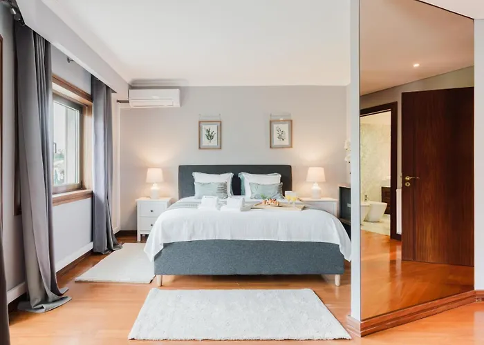 아파트 Elegant Riverfront Flat | Pool & Sports By Host Wise Valbom (Gondomar)